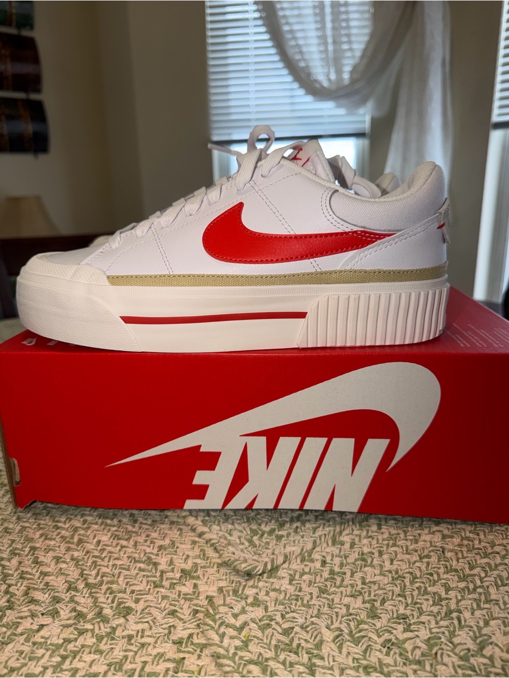 Nike women’s Court Legacy Liftsneakers size 8 new/box without lid!!